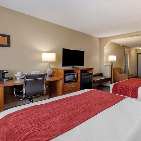 Comfort Inn & Suites Hays I-70 Εξωτερικό φωτογραφία