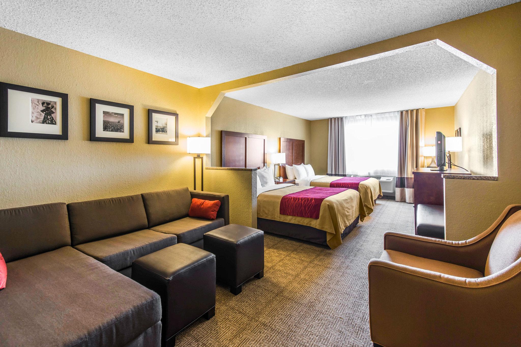 Comfort Inn & Suites Hays I-70 Εξωτερικό φωτογραφία