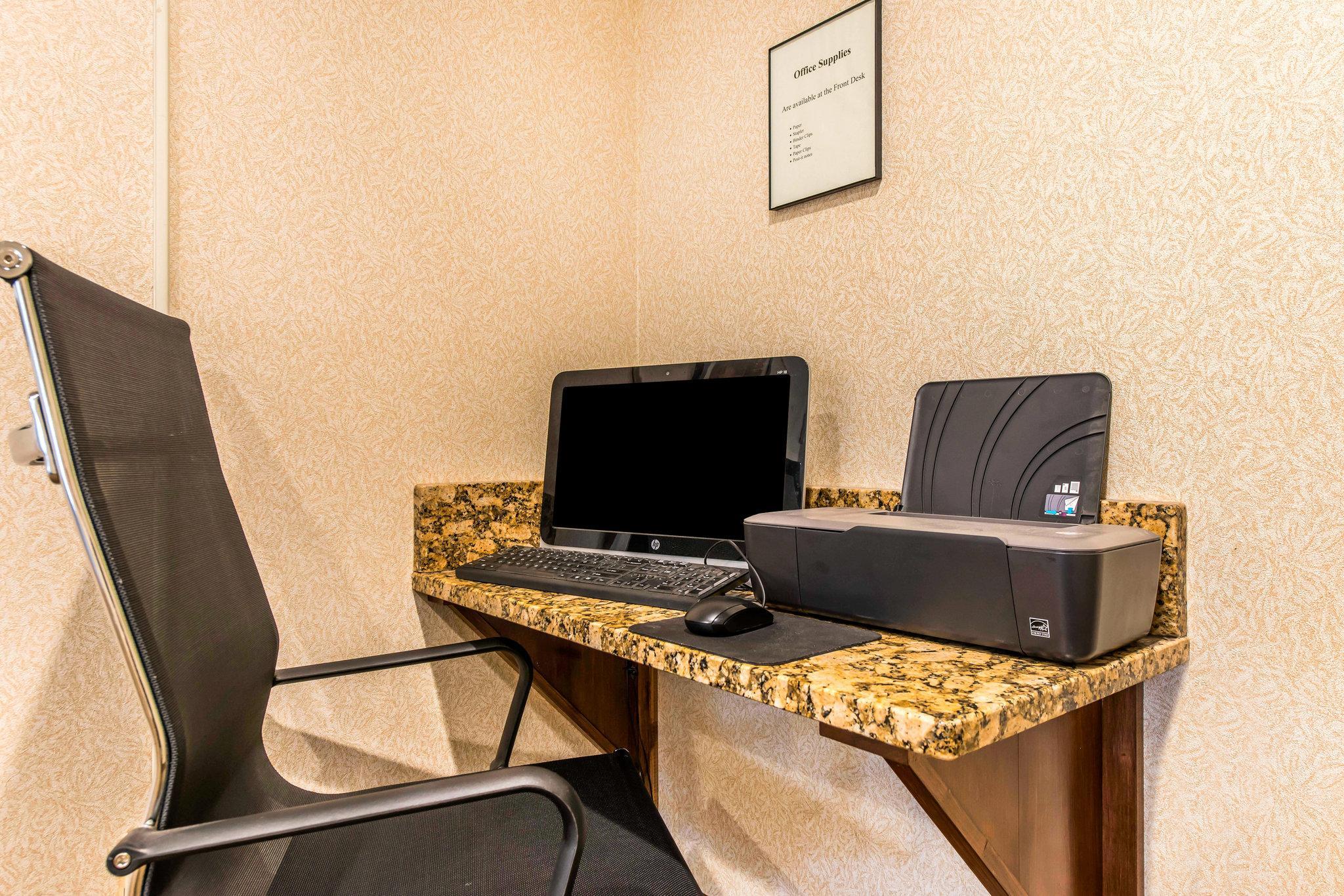 Comfort Inn & Suites Hays I-70 Εξωτερικό φωτογραφία