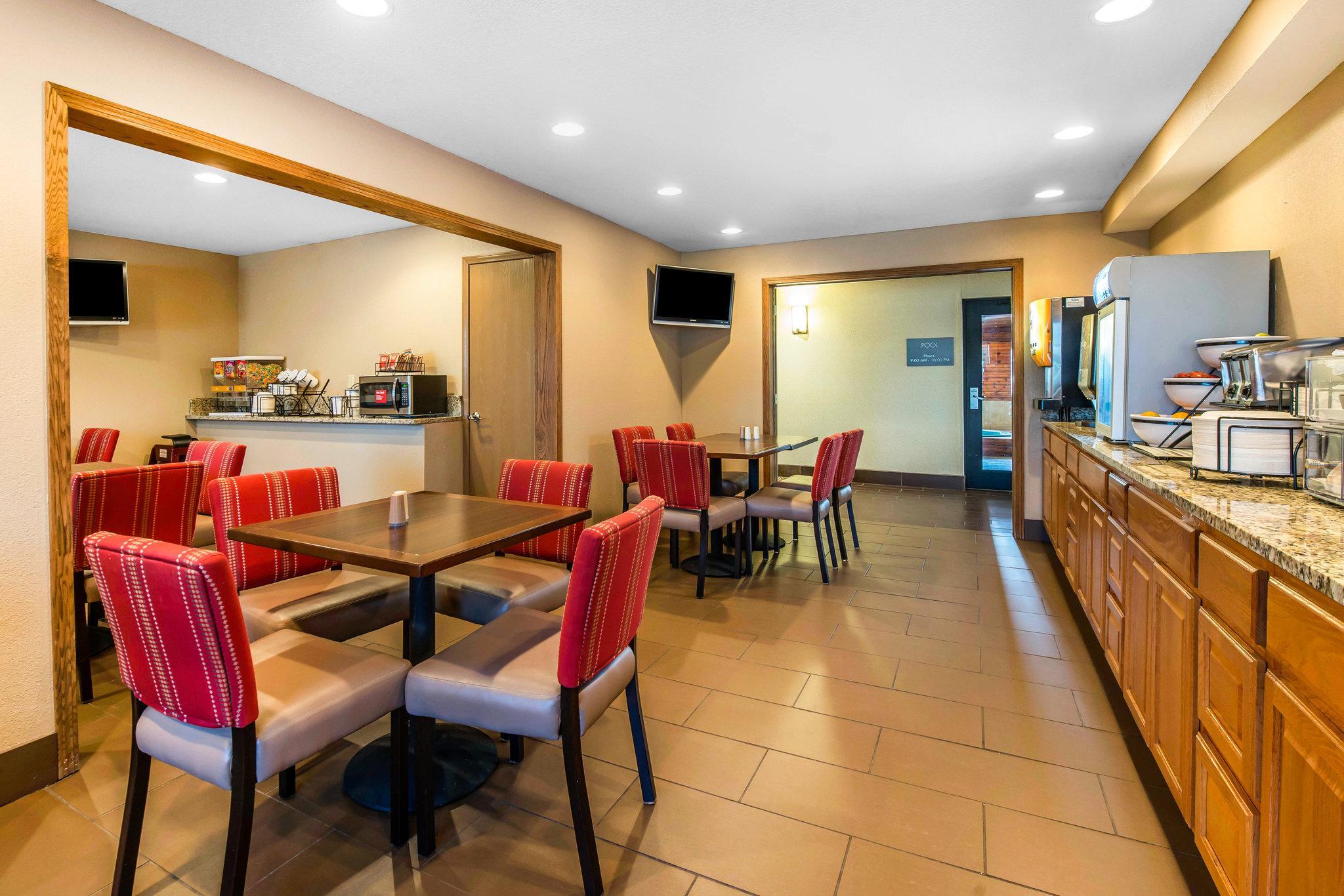 Comfort Inn & Suites Hays I-70 Εξωτερικό φωτογραφία