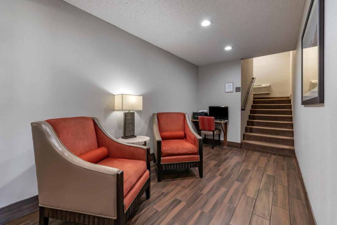 Comfort Inn & Suites Hays I-70 Εξωτερικό φωτογραφία