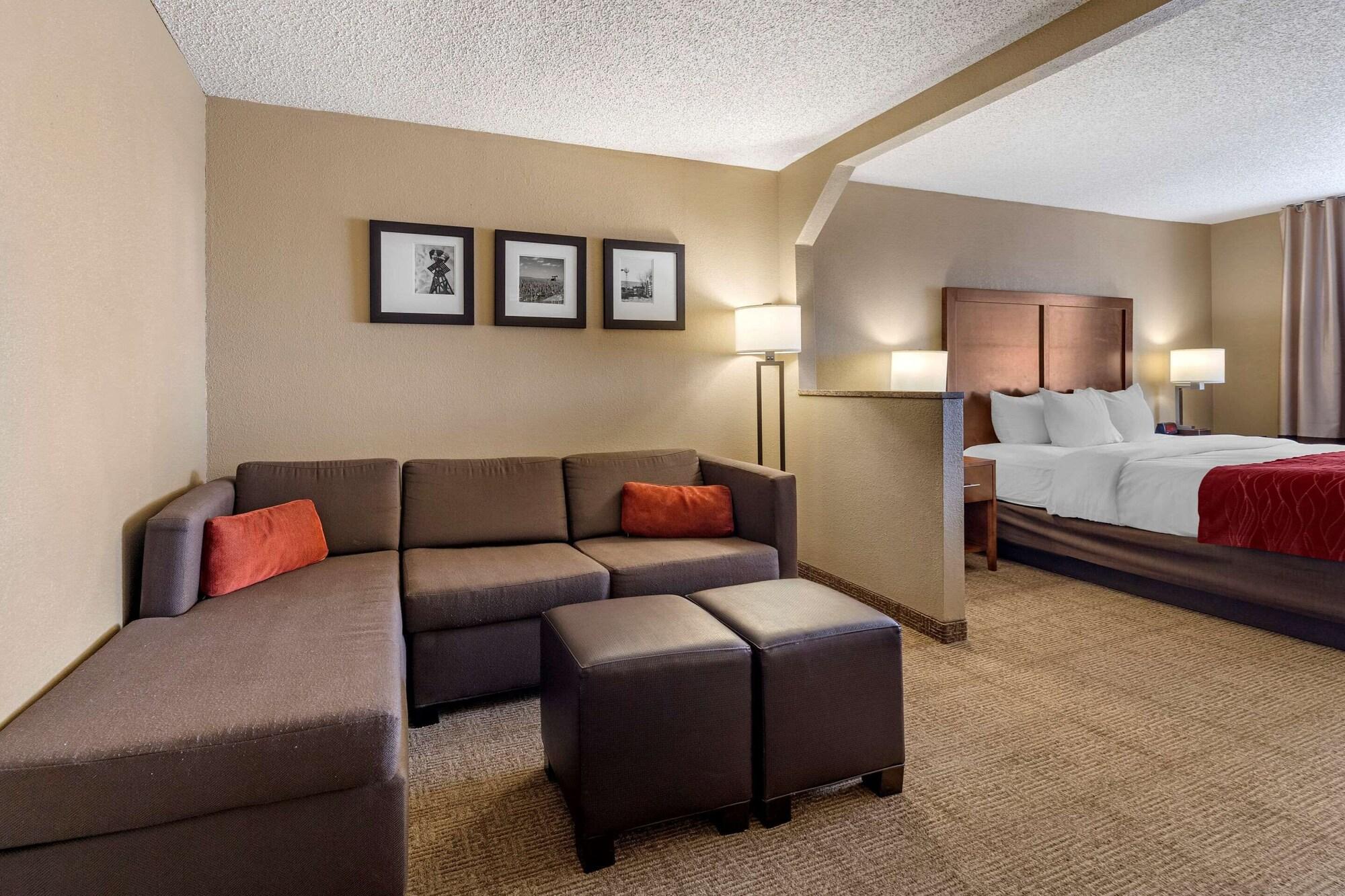 Comfort Inn & Suites Hays I-70 Εξωτερικό φωτογραφία