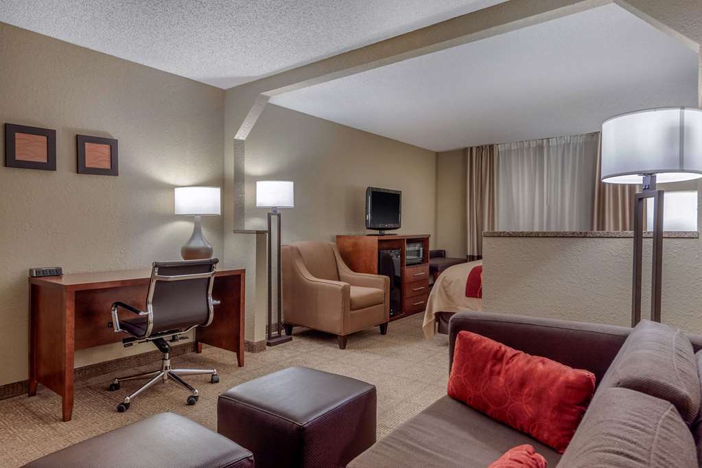 Comfort Inn & Suites Hays I-70 Δωμάτιο φωτογραφία